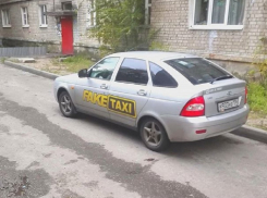 «Приора» с намеком на фильмы для взрослых колесит по Воронежу