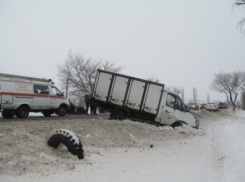 В Воронеже из-за столкновения с «Жигулями» «Газель» улетела в кювет