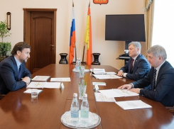 Александр Гусев принял эстафету Гордеева по патронажу свиного бизнеса его зятя