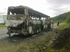 В Грибановском районе загорелся автобус «Скания»