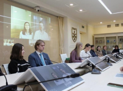 Запад хочет знать правду: мигранты из США высказались в Воронеже о России