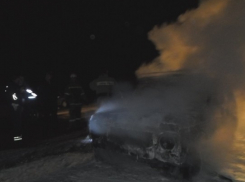 В Воронежской области неподалеку от границы с Украиной сгорел автомобиль