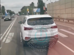 Тотальное равнодушие автомобилистов на дороге наглядно показала воронежская «скорая»