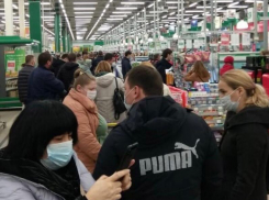 Жительница Воронежа заявила, что весь город одномоментно приехал в гипермаркет «О`КЕЙ»
