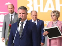 Мэр Кстенин взял время на решение проблемы новой супершколы в Воронеже