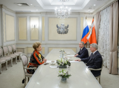 О тесной связи с Воронежем рассказала Елена Малышева губернатору Гусеву