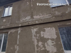 Уже трещит по швам: ремонт ветхой воронежской двухэтажки перенесут