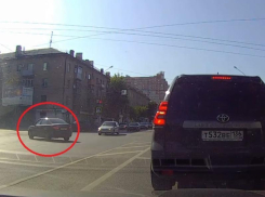 Аккуратное нарушение с риском для жизни попало на видео в Воронеже