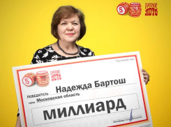 Побившая лотерейный рекорд воронежской пенсионерки женщина рассказала, какие билеты принесли ей миллиард