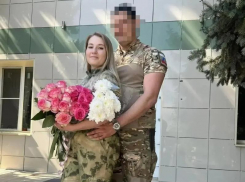 Свадьба в стиле «милитари»: боец СВО и волонтер поженились в воронежском райцентре