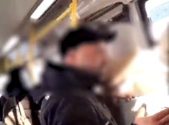 «Где ваши пацаны?» – странное поведение мужчины сняли на видео в воронежском автобусе