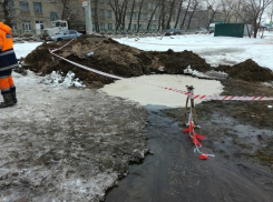Воронежские коммунальщики второй день не могут устранить аварию на водопроводе