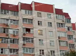 Ребёнка заметили на подоконнике девятого этажа в Воронеже