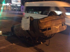 Сгоревшая «десятка» пролежала большую часть суток, прежде чем ее убрали с центральной улицы Воронежа