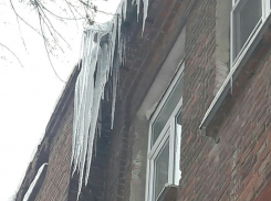 Делом о падении ледяной глыбы на голову 22-летней девушки в центре Воронежа занялись следователи