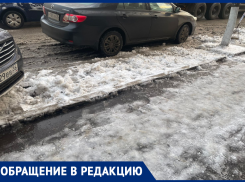Зимняя стабильность: воронежцы сообщили о грязной и водянистой каше на платных парковках