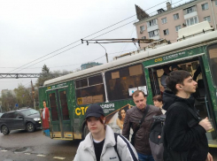 Три троллейбуса заглохли на Московском проспекте в утренний воронежский час пик