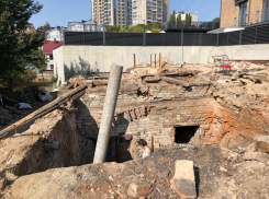 Древние подвалы обнаружили после сноса дома в центре Воронежа