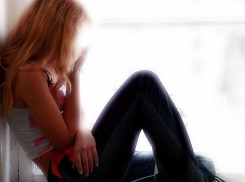 В Воронеже девушка и ее знакомый обманули школьницу, которая хотела приворожить парня