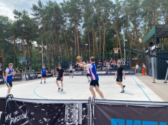 Опасные броски и громкие болельщики: зрелищные игры проходят в воронежском парке  