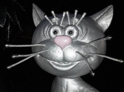 В Воронеже Котенку с улицы Лизюкова вернули усы и покрасили нос