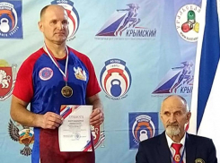 Воронежский судебный пристав показал всем свою силушку, подняв гирю 447 раз