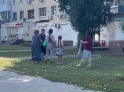 Мужчина, ударивший девушку скейтбордом в Воронеже, рассказал, чем всё закончилось 