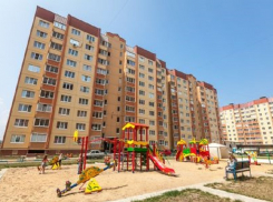 Активисты воронежского ЖК превратили детскую площадку в концлагерь 