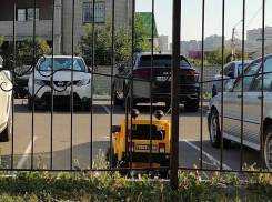 Необычные способы борьбы за парковочные места показали в Воронеже