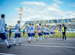 Стало известно о просьбах футболистов воронежского «Факела» оставить Олега Василенко