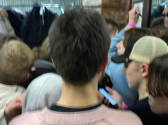 «Дочь чудом уцелела»: о невероятной давке в клубе Aura рассказала жительница Воронежа
