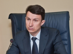 На прощание и.о. мэра Воронежа Геннадий Чернушкин познакомил чиновников с восточной поэзией