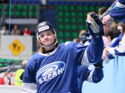 От катания с глухонемыми до просмотра в КХЛ: как воронежский хоккеист поднялся с самого дна обратно в большой спорт