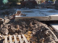 Коммунальные раскопки превратили в грязное месиво улицу в Воронеже