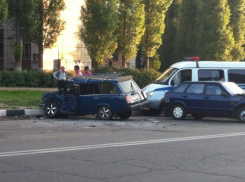 В Воронеже на встречке столкнулись девятка и четверка
