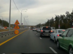 Дорожники перекрыли две полосы в час пик в Воронеже 