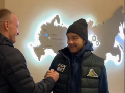 Глаза горят: как себя чувствует сломавший позвоночник хоккеист из Воронежа