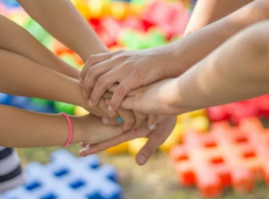 Воронежские чиновники отобрали у больных детей путевки и отдали своим