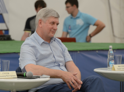 Губернатор Гусев вошёл в радостный флешмоб на фоне коронавируса и коррупционного скандала