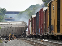Четыре вагона грузового поезда сошли с рельсов в Воронежской области