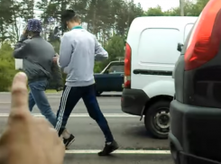 Бегство сборщиков пожертвований от камеры сняли в Воронеже