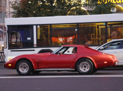 Изяществом и грацией покорил воронежцев раритетный Chevrolet Corvette