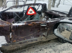 ВАЗ-кабриолет с суровым водителем сфотографировали на дороге в Воронеже