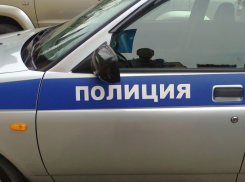 В Воронеже на девушку с ребенком напал мужчина, угрожая бутылкой