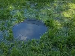 «Широка река»: воронежцы пожаловались на затопленный двор
