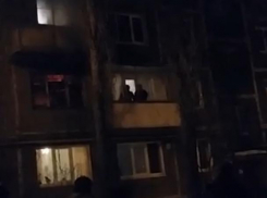 Страшный пожар в многоэтажке в День защитника Отечества сняли на видео в Воронеже