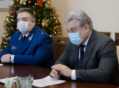  В воронежском правительстве  приняли нового прокурора области Николая Савруна