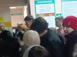  Давку в травмпункте после ледяного ада показали в Воронеже