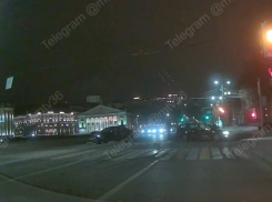 Столкновение двух легковушек в центре Воронежа попало на видео