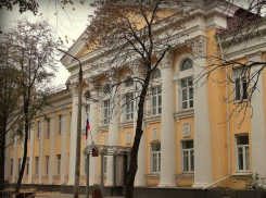 В Центральном райсуде Воронежа возник переполох из-за детской машинки